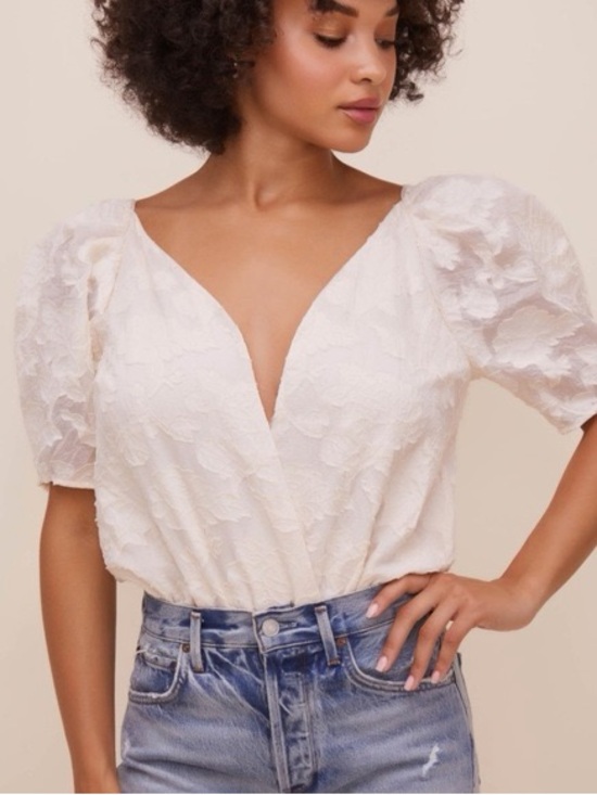 ASTR The Label Tops - ASTR The Label Colby Puff Sleeve Floral Jacquard Textured Bodysuit Medium